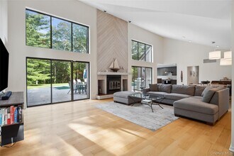 26 Woodland Way in Quogue, NY - Building Photo - Building Photo