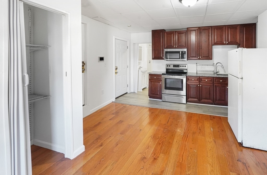 8 Allen St-Unit -2F in Worcester, MA - Building Photo