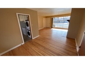 1004 Vega Dr in Colorado Springs, CO - Building Photo - Building Photo