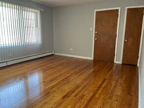 3601 W 79th St, Unit 2S in Chicago, IL - Foto de edificio - Building Photo