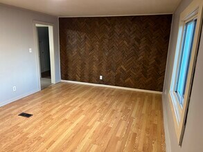 812 Bensette St in Windsor, ON - Building Photo - Building Photo