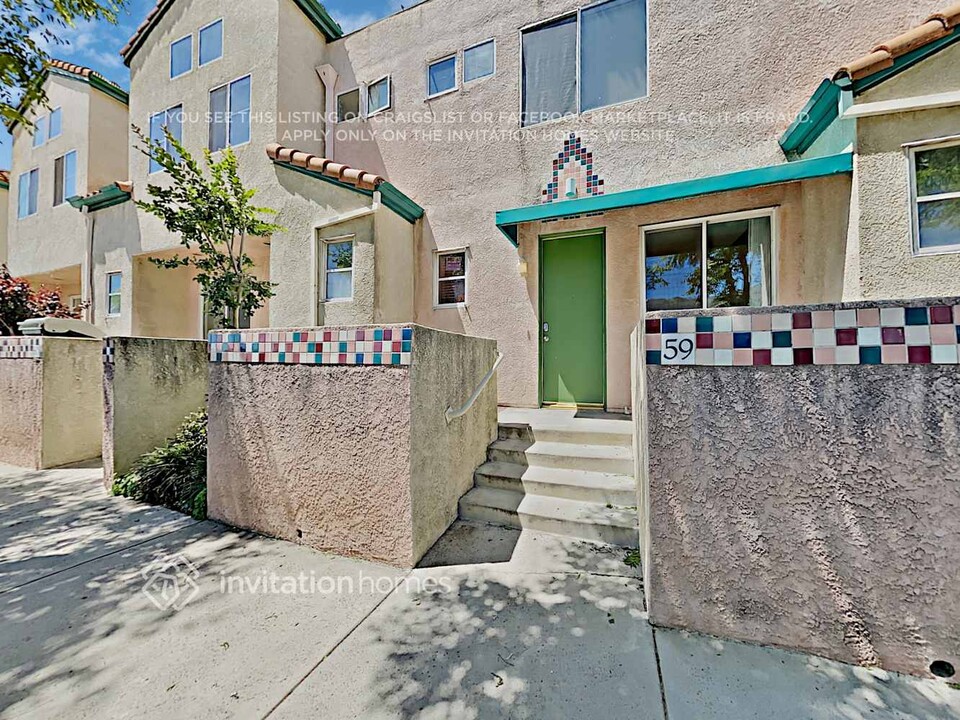 13901 Olive View Ln in Los Angeles, CA - Building Photo