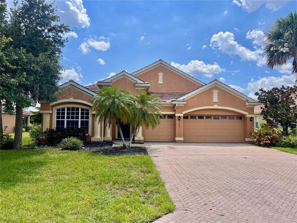 3283 Hampton Blvd in Alva, FL - Building Photo