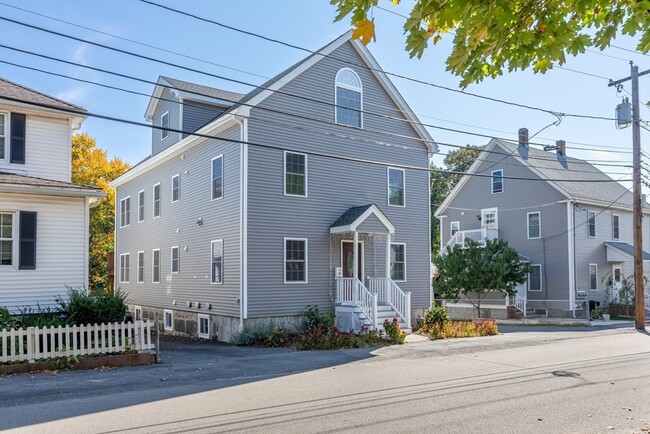 26 Station St in Quincy, MA - Foto de edificio - Building Photo