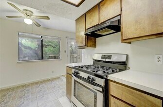 800 Ramble Ln in Austin, TX - Building Photo - Building Photo