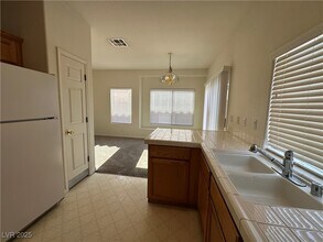 1148 Warm Canyon Way in Las Vegas, NV - Building Photo - Building Photo