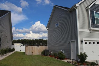 648 Stonebriar Ave in Raeford, NC - Building Photo - Building Photo