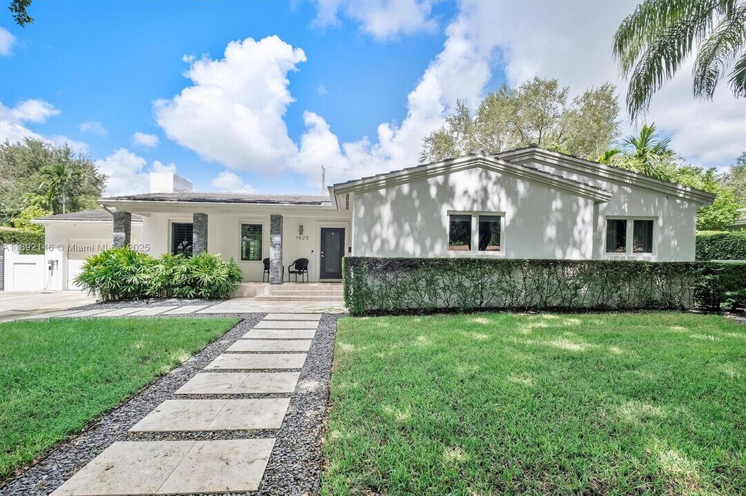 1525 Mantua Ave in Coral Gables, FL - Building Photo