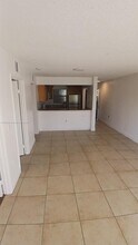 1562 Lake Crystal Dr in West Palm Beach, FL - Building Photo - Building Photo