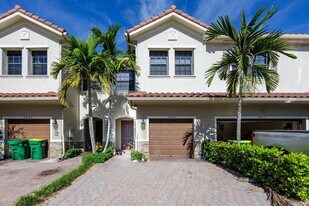 5636 NW 58th Ln in Tamarac, FL - Building Photo