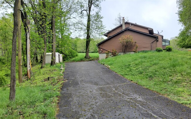 property at 40 Felter Hill Rd