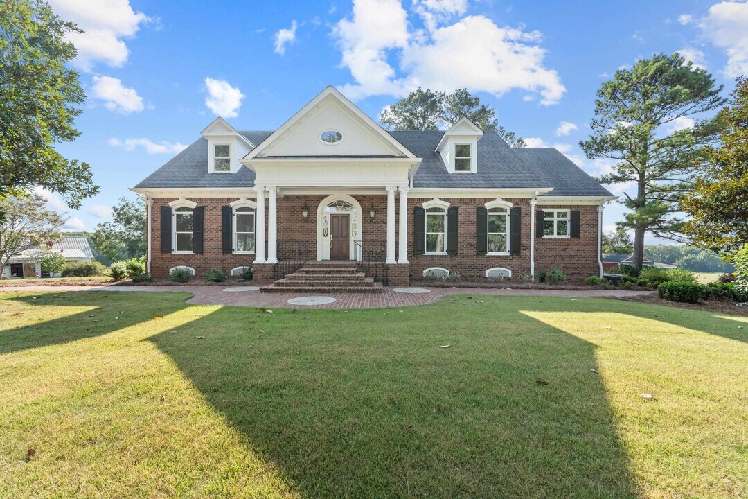 1970 Old Eatonton Rd in Greensboro, GA - Building Photo