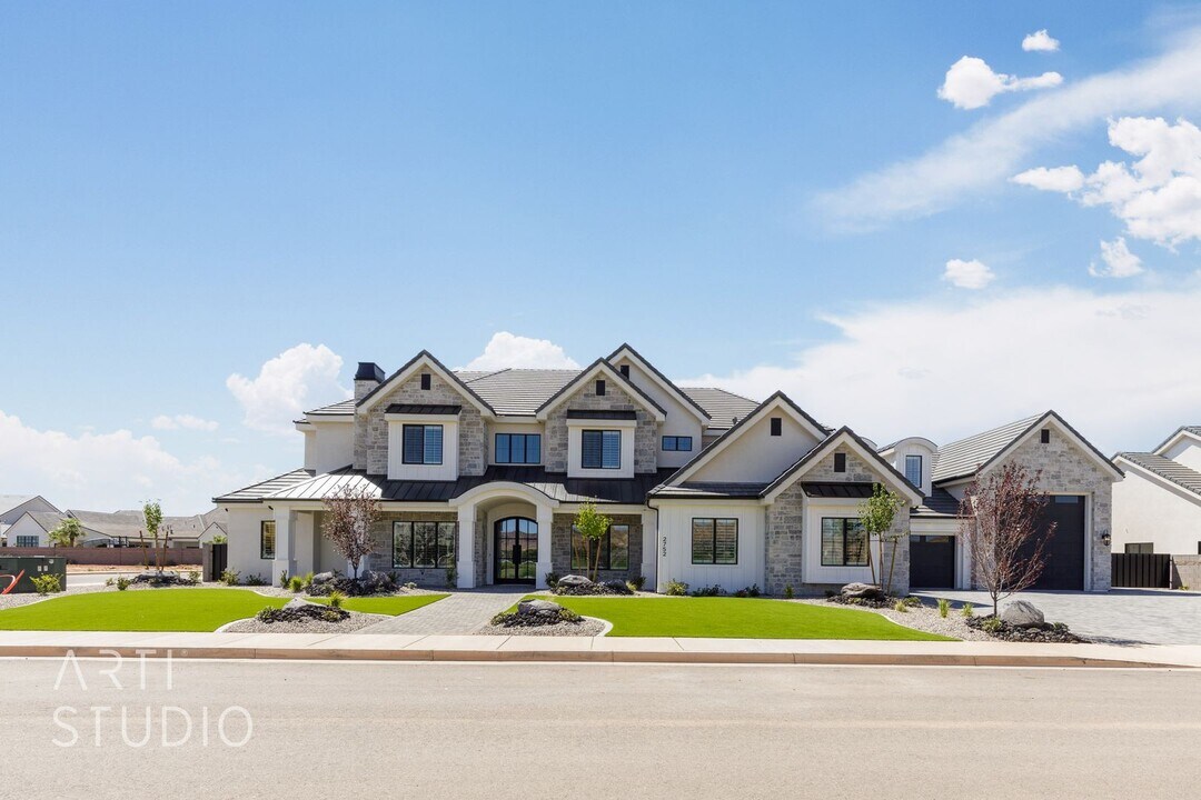2752 S 240 W in Washington, UT - Building Photo