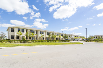 Willow Lake in Miami Gardens, FL - Building Photo - Building Photo