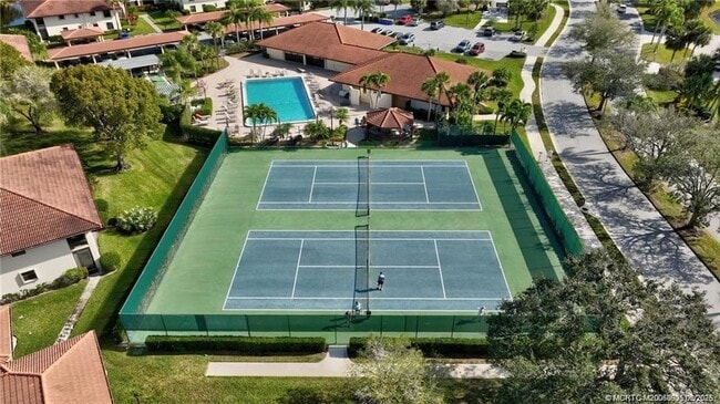 741 SW South River Dr in Stuart, FL - Building Photo - Building Photo