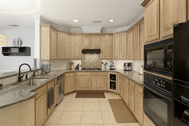 property at 2646 Couch St