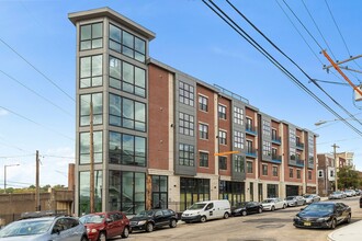 The Bentley Apartments in Philadelphia, PA - Foto de edificio - Building Photo