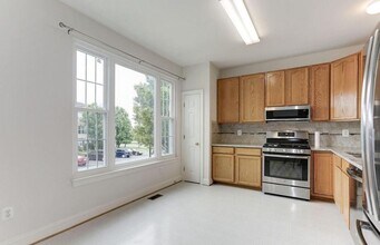 43784 Brookline Terrace in Ashburn, VA - Building Photo - Building Photo