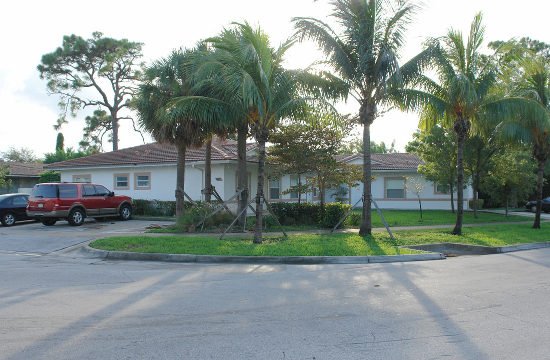 13705 NE 20th Pl in Miami, FL - Building Photo