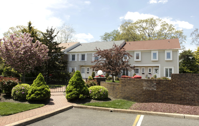 555 Monmouth Ave in Spring Lake, NJ - Foto de edificio - Building Photo