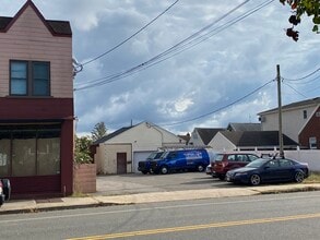 85 Westbury Ave, Unit 85 Westbury Ave. 1w in Mineola, NY - Foto de edificio - Building Photo