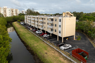 Woodcreek Condominium in North Miami, FL - Building Photo - Building Photo