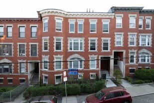 14 Mount Hood Rd, Unit 4 in Boston, MA - Building Photo