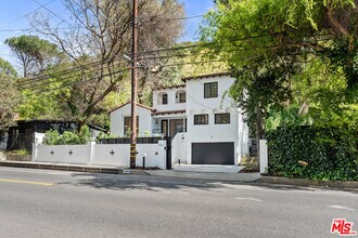 1800 Benedict Canyon Drive in Beverly Hills, CA - Building Photo - Building Photo