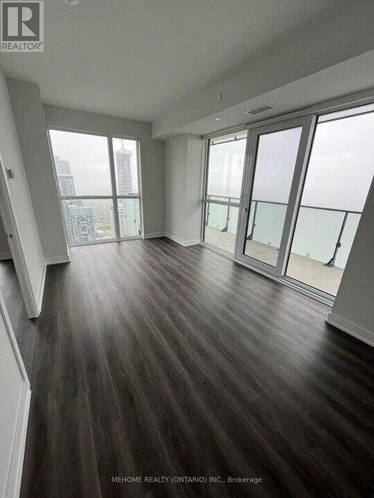 430-4430 Square One Dr in Mississauga, ON - Building Photo