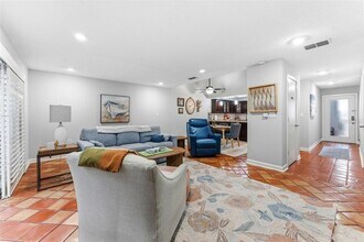 2979 W Knights Ave in Tampa, FL - Building Photo - Building Photo