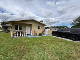 2550 SW 58th Ave in West Park, FL - Building Photo