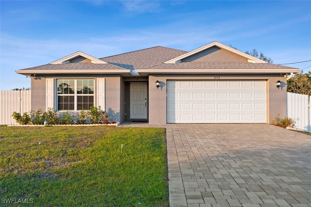 3712 17th St SW in Lehigh Acres, FL - Building Photo