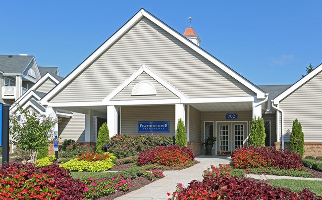 Featherstone Apartments at Kiln Creek in Newport News, VA - Foto de edificio - Building Photo