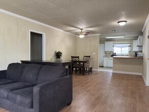 11050 Keswick St in Sun Valley, CA - Building Photo - Building Photo