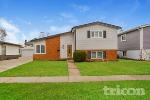 8147 N Chester Ave in Niles, IL - Building Photo