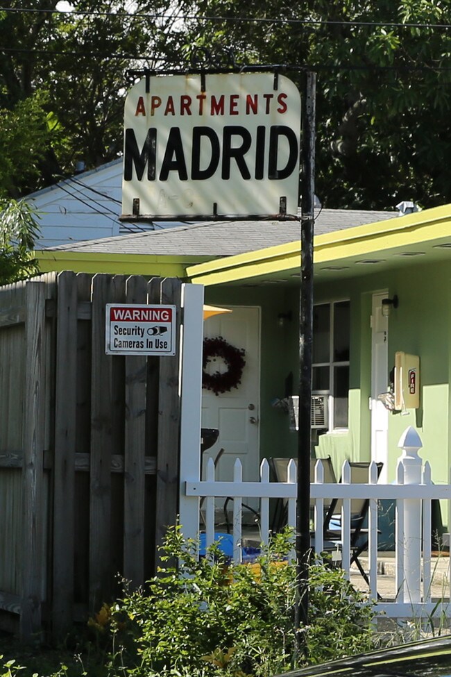 Madrid Apartments in West Palm Beach, FL - Building Photo - Building Photo