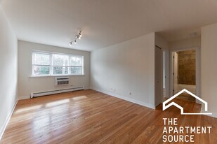 628 W Wrightwood Ave, Unit 218 in Chicago, IL - Building Photo