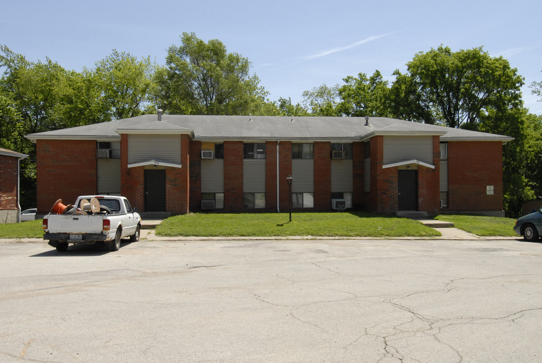 4518 NW Brencrest in Riverside, MO - Building Photo