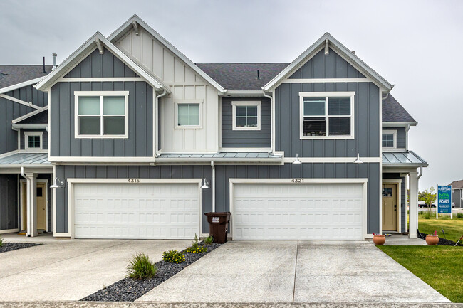 Courtyard at Green Farm in West Haven, UT - Building Photo - Building Photo