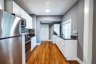 36 W Highland Ave, Unit 1 in Melrose, MA - Building Photo - Building Photo