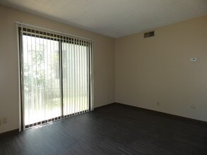 905 W 11th St N-Unit -101 in Wichita, KS - Building Photo - Building Photo