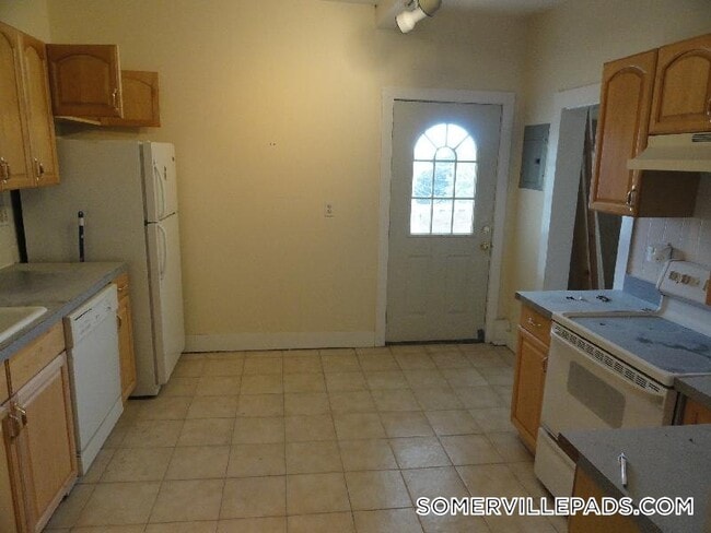 38 Bond St in Somerville, MA - Building Photo - Building Photo