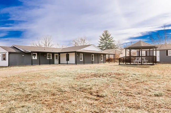 16118 Cottonwood Dr in Charlestown, IN - Building Photo - Building Photo