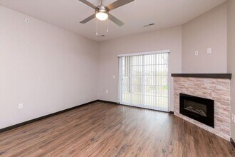 2871 Spring Rose Cir in Coralville, IA - Building Photo - Building Photo