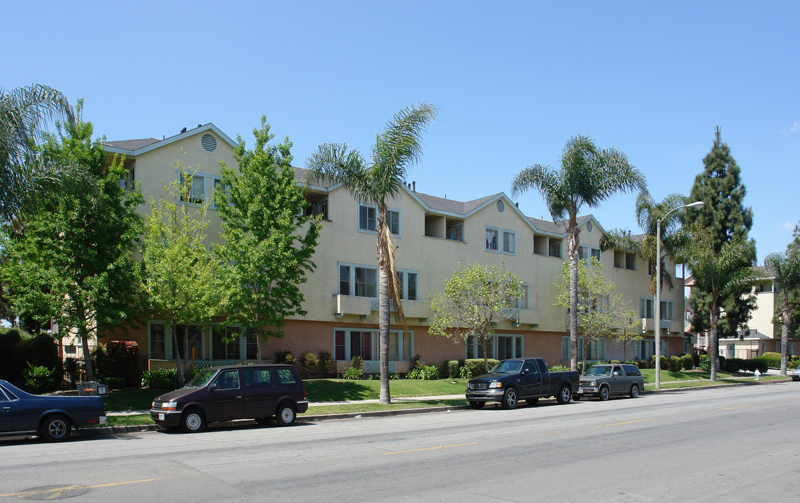 South Broadway Apartments in Santa Ana, CA - Building Photo