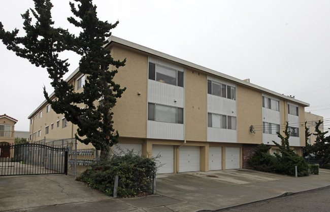 Stanley Court Apartments in Oakland, CA - Foto de edificio - Building Photo