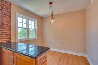 1304 N Meade St, Unit 6 in Arlington, VA - Building Photo - Building Photo