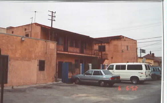 5874-5876 Figueroa St Apartments