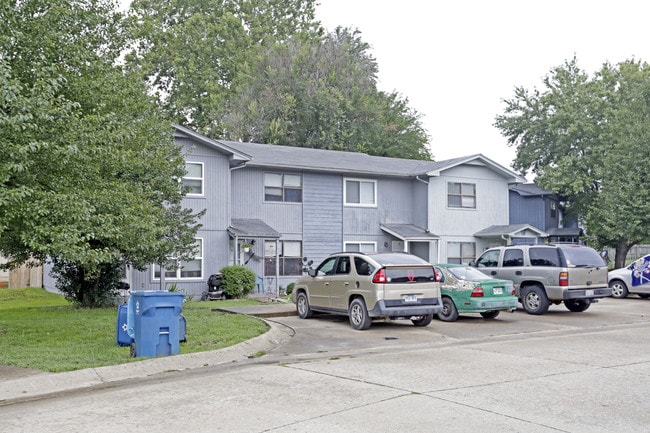 801-807 Durham Pl in Bentonville, AR - Foto de edificio - Building Photo