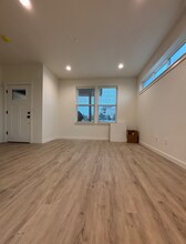 New Construction Luxury Townhomes - 352 E. Bakerview Road in Bellingham, WA - Foto de edificio - Building Photo